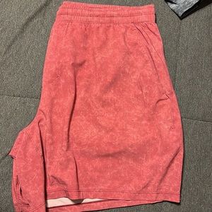 Like new men’s Lululemon Pace Breaker 7in Linerless